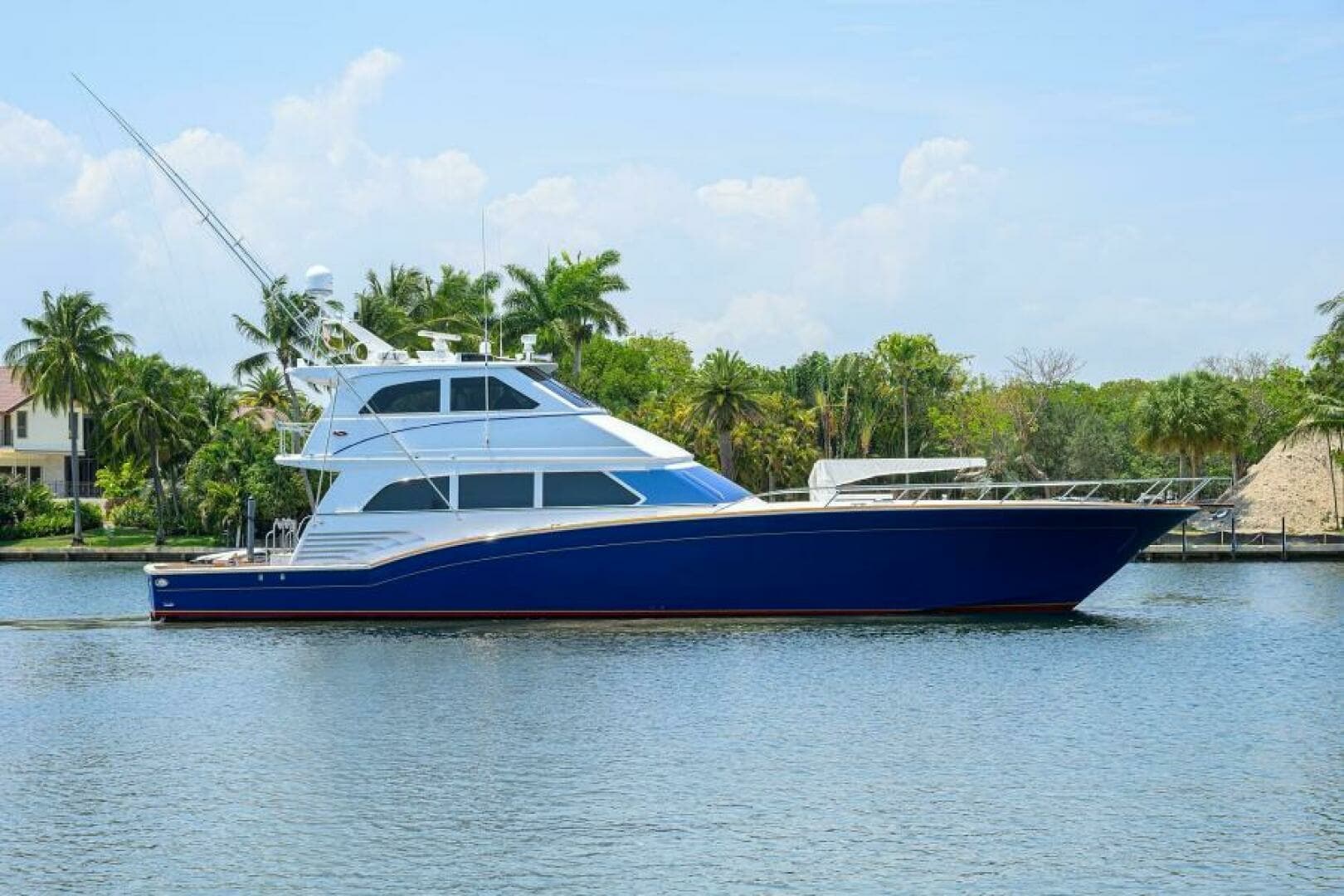 Junior — 2004 · 82' · 3 Cabins · Pre-Owned