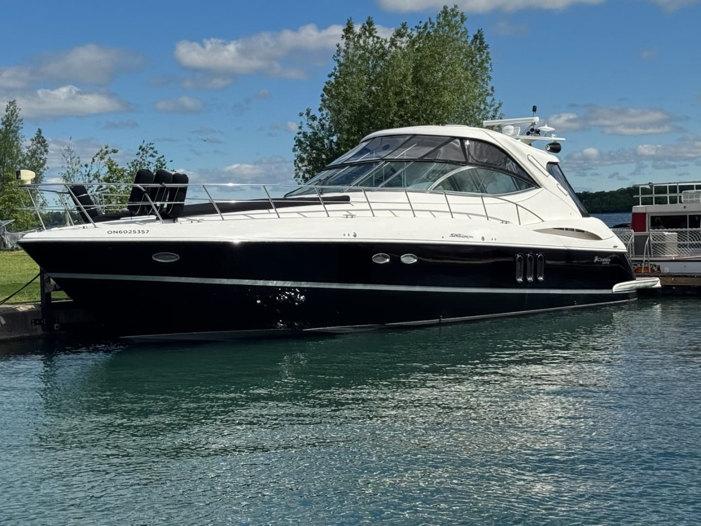 2007 Cruisers Yachts 520 Express — 2007 · 54' · Pre-Owned