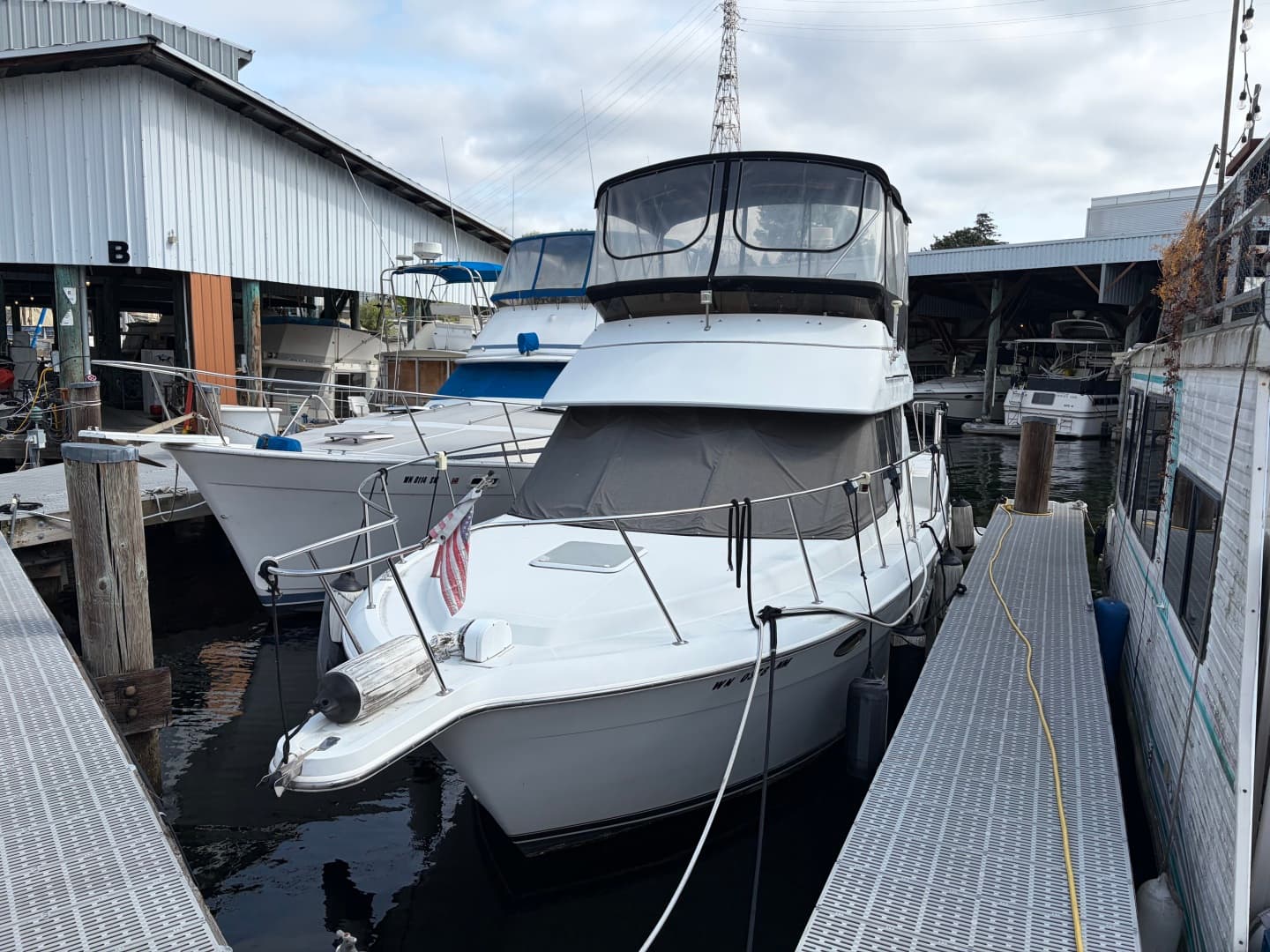 1996 Carver 325 Aft Cabin Motor Yacht — 1996 · 35' · Pre-Owned