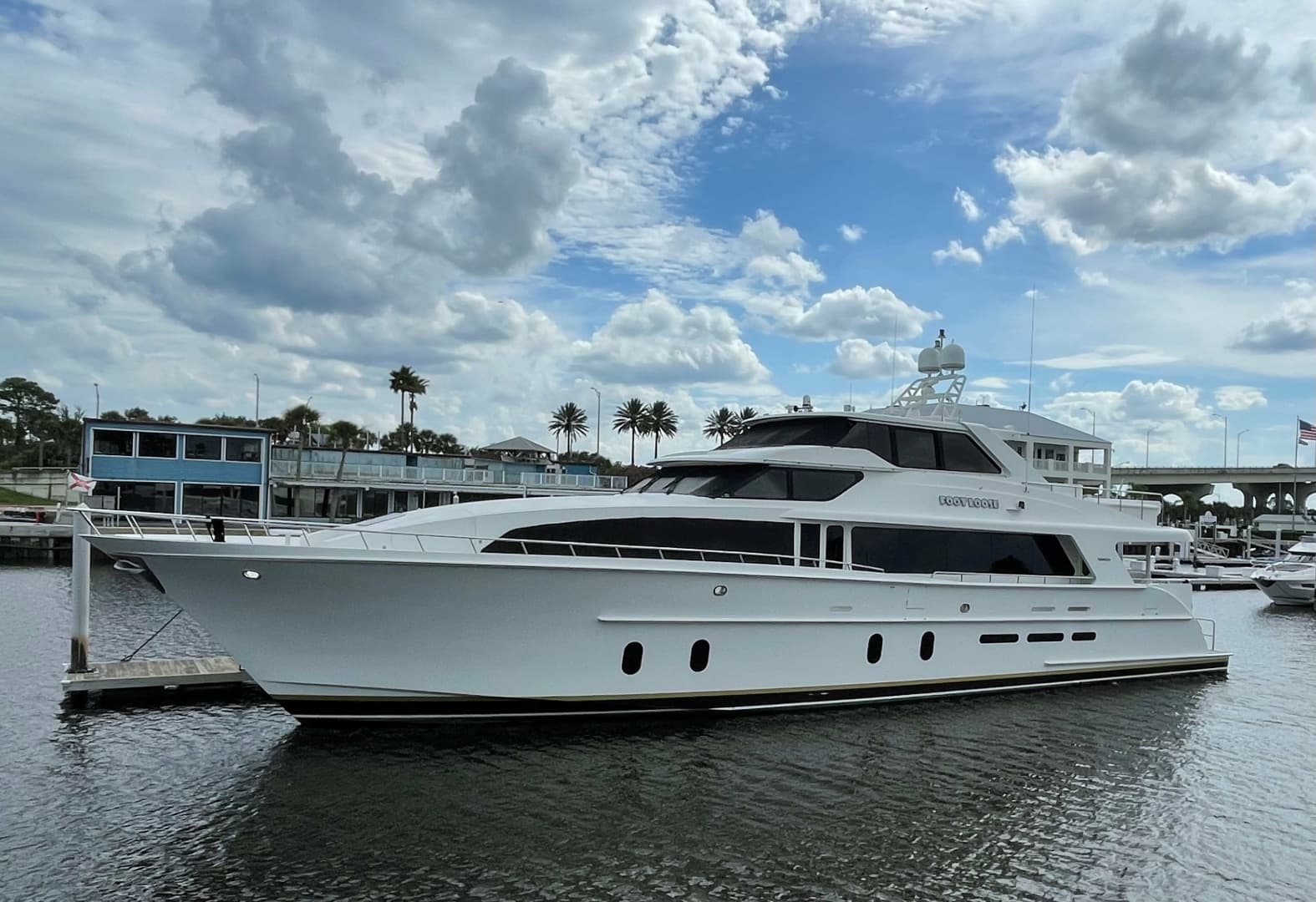 FOOTLOOSE — 2008 · 95' · 4 Cabins · Pre-Owned