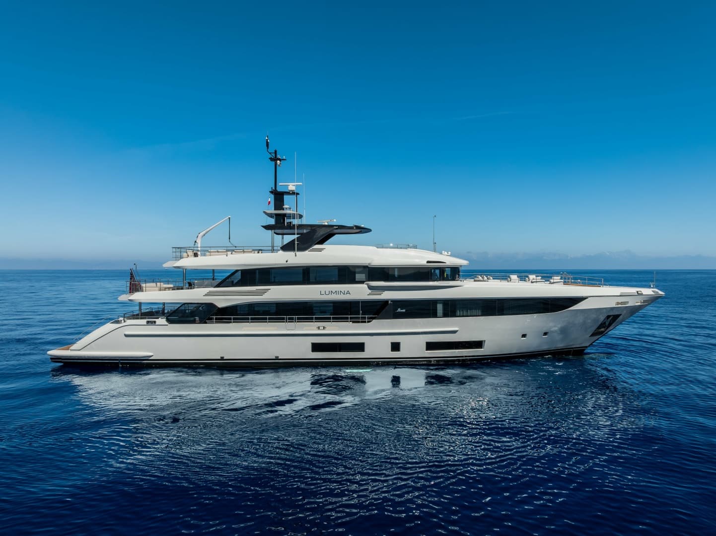 Lumina — 2026 · 145' · 5 Cabins · Pre-Owned
