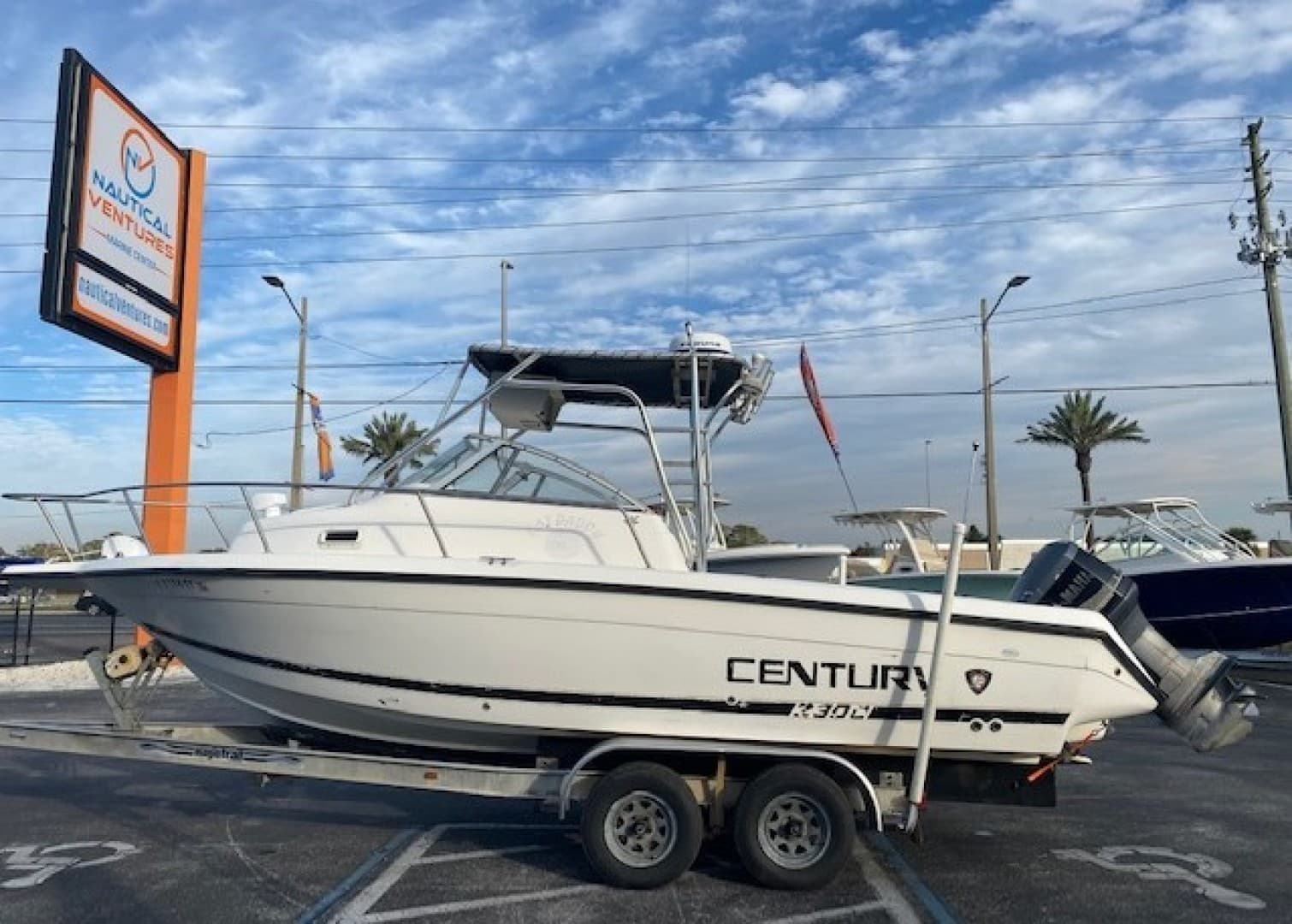 2001 Century 2300 Walkaround — 2001 · 24' · Pre-Owned