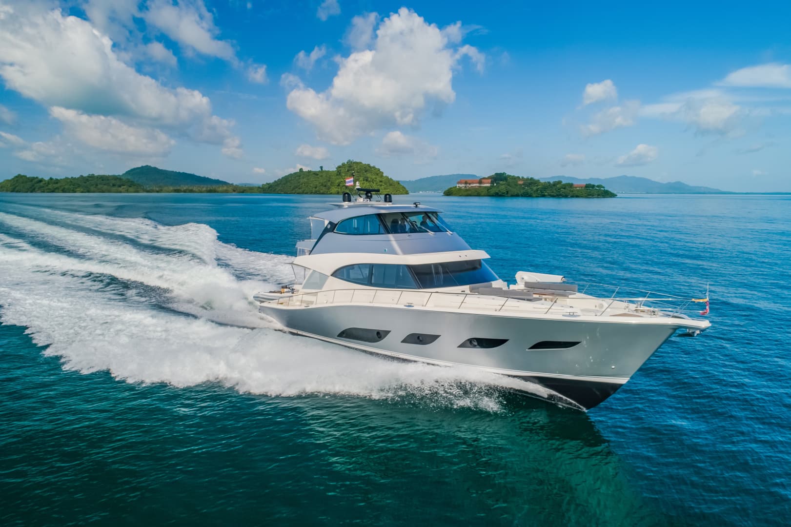 Fat Boy — 2019 · 75' · 4 Cabins · Pre-Owned