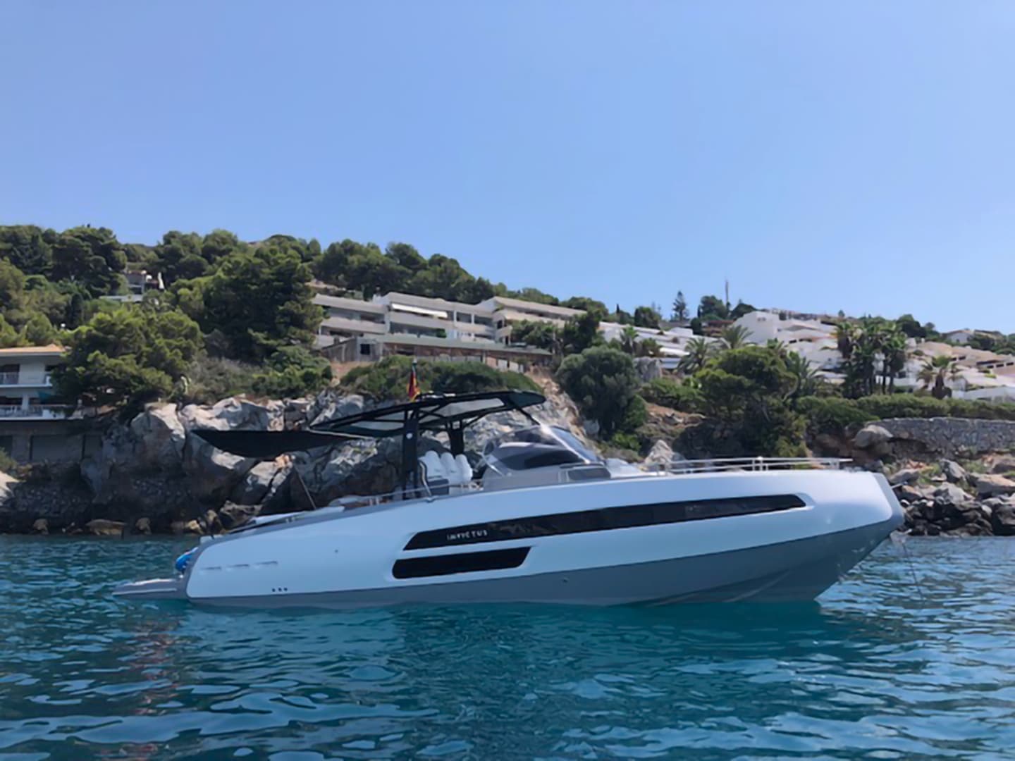 2018 Invictus 370 GT — 2018 · 37' · 1 Cabin · Pre-Owned