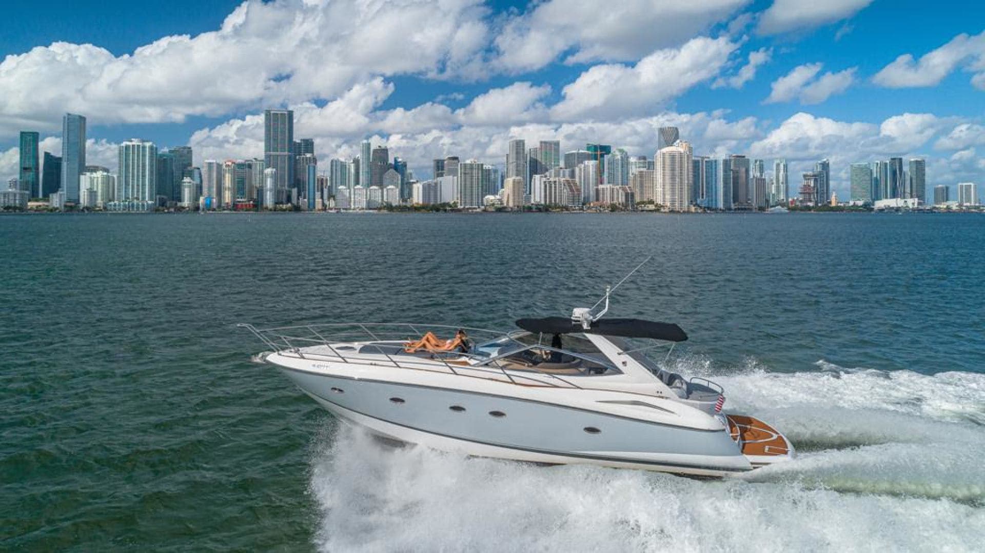 Tomahawk — 2006 · 46' · 2 Cabins · Pre-Owned