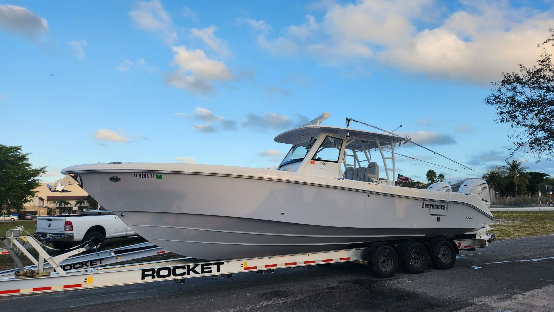 2019 Everglades 355 CC — 2019 · 35' · Pre-Owned