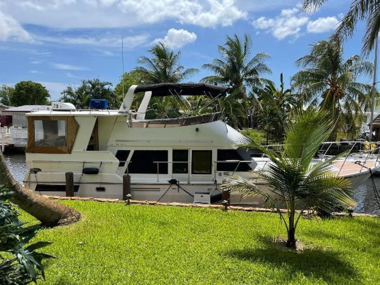 1989 Heritage East Sundeck Trawler — 1989 · 44' · Pre-Owned