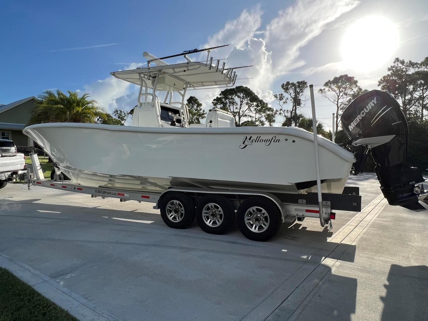 2016 Yellowfin Center Console — 2016 · 32' · Pre-Owned