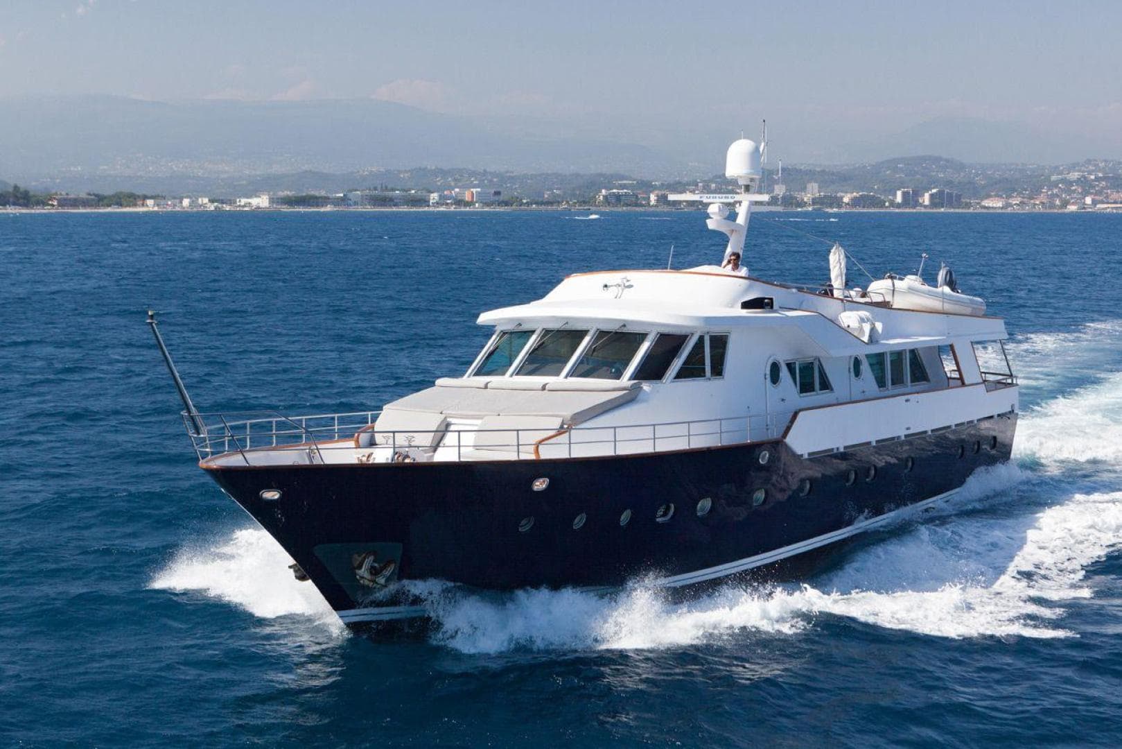 Dune — 1974 · 85' · 5 Cabins · Pre-Owned