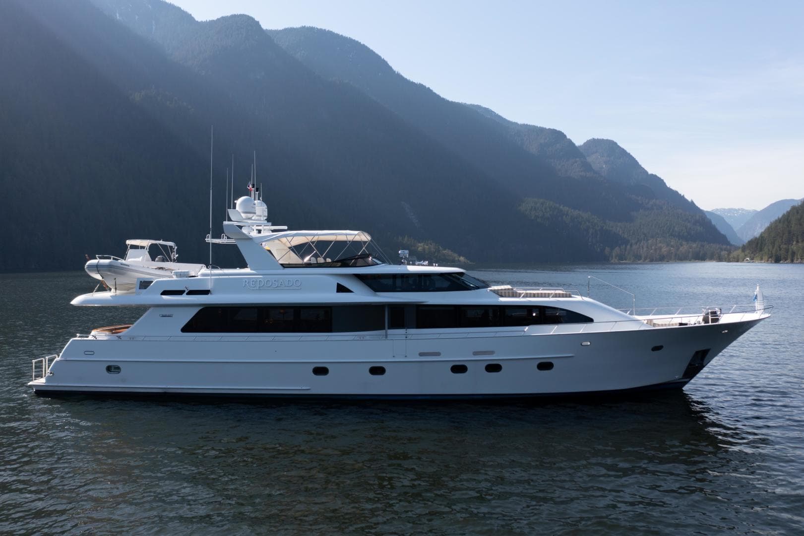 REPOSADO — 2000 · 104' · 4 Cabins · Pre-Owned