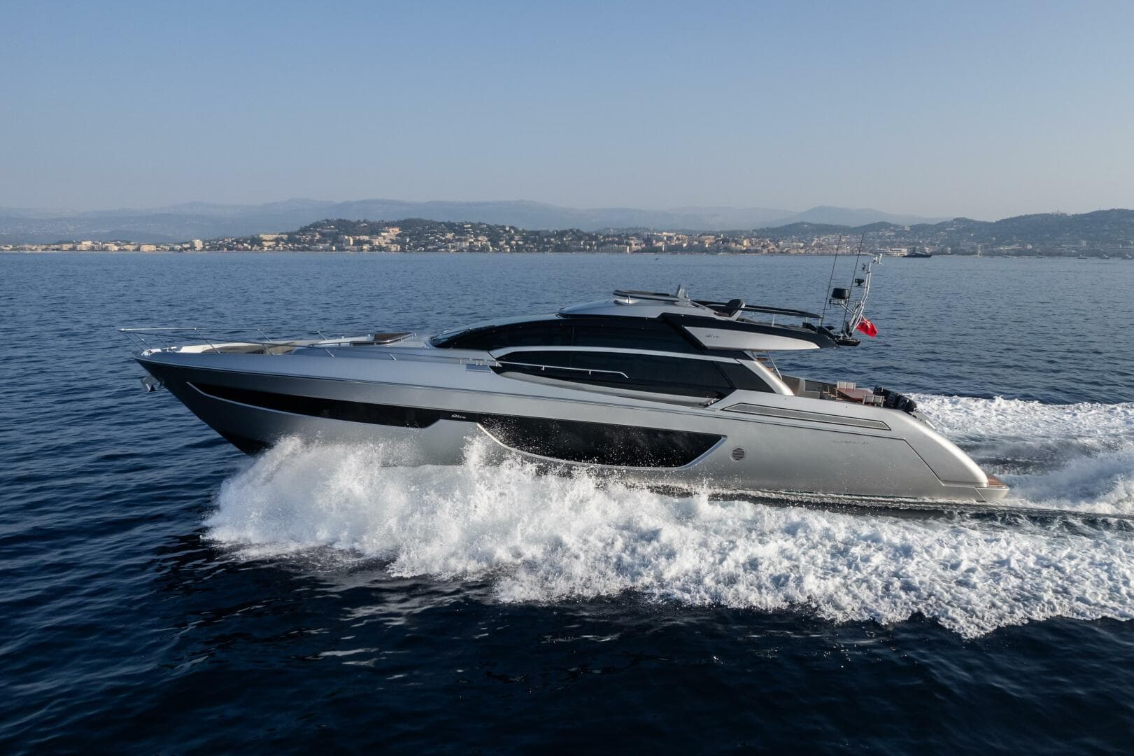 XANADU 76 — 2017 · 76' · 3 Cabins · Pre-Owned