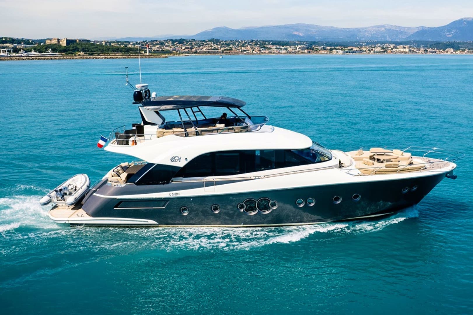 CRAZY DIAMOND — 2016 · 70' · 4 Cabins · Pre-Owned