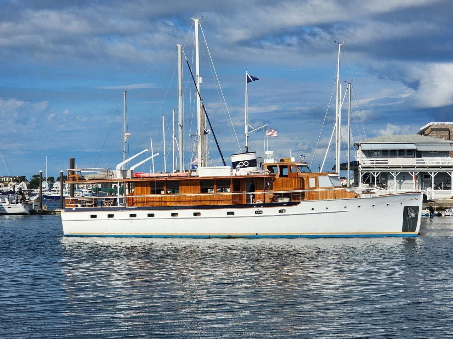 Timeless — 1947 · 80' · 3 Cabins · Pre-Owned