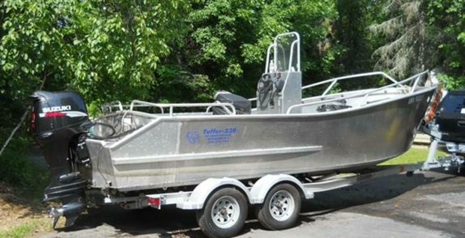 2005 Custom Tuffer 230 — 2005 · 23' · Pre-Owned