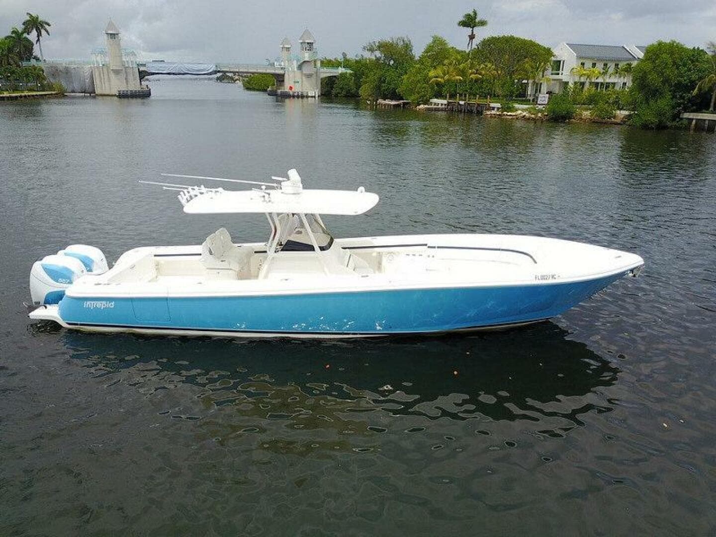 2015 Intrepid 375 Center Console — 2015 · 37' · Pre-Owned