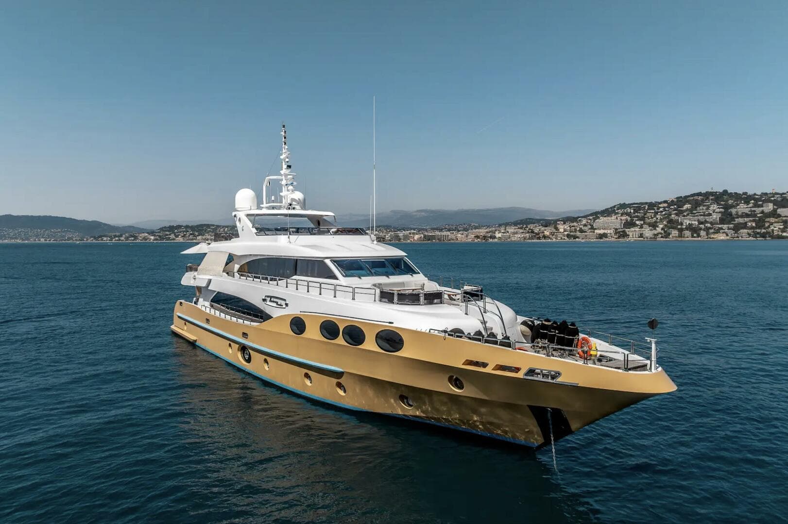 MARINA WONDER — 2012 · 124' · 5 Cabins · Pre-Owned