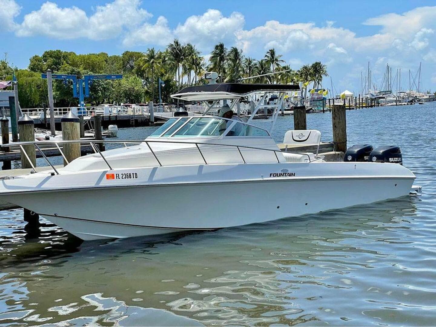 1993 Fountain Walk Around — 1993 · 28' · 1 Cabin · Pre-Owned