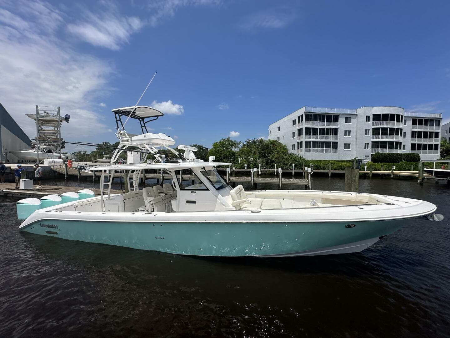43 2017 Everglades Center Console — 2017 · 43' · 1 Cabin · Pre-Owned