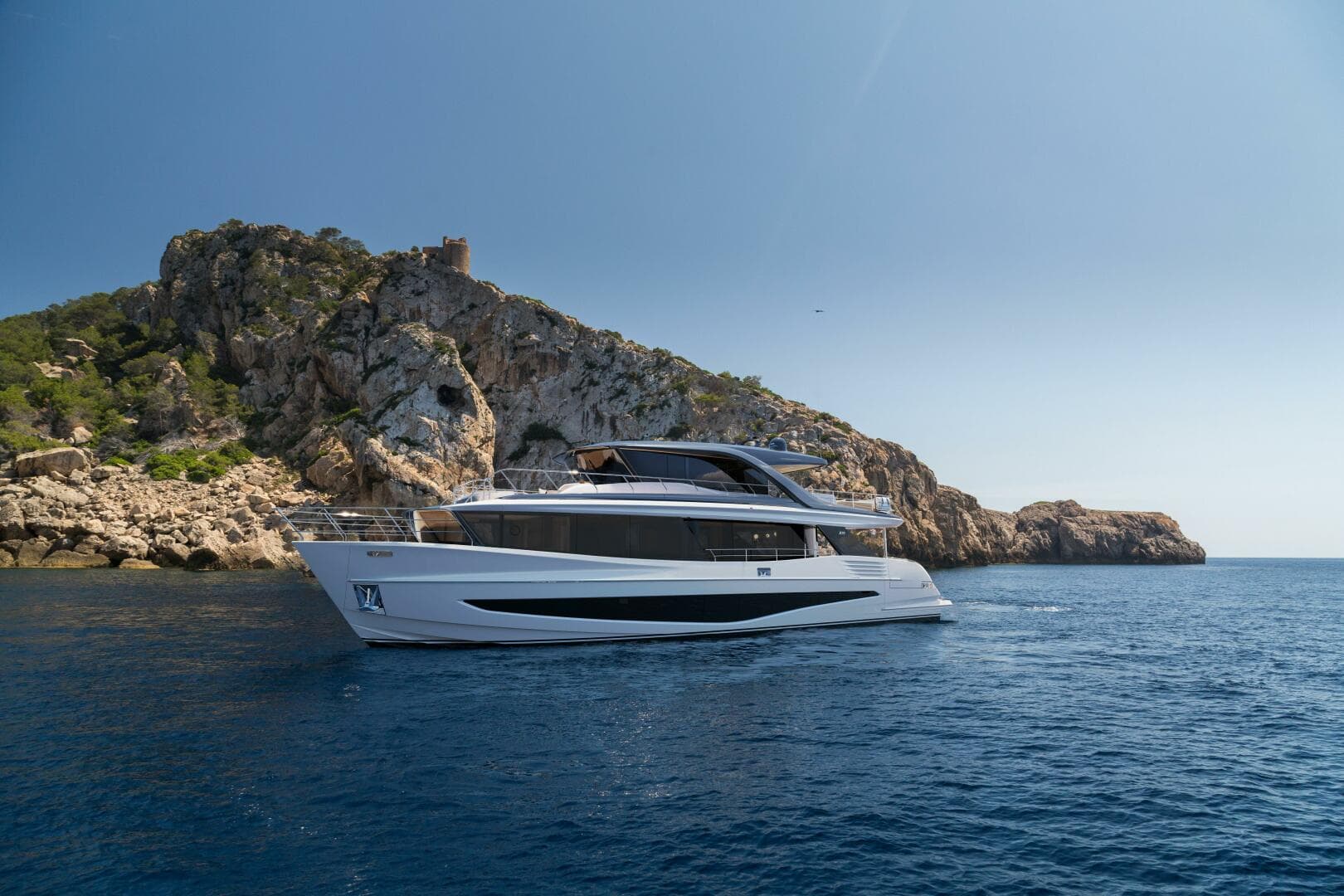 Princess X90 — 2028 · 90' · New
