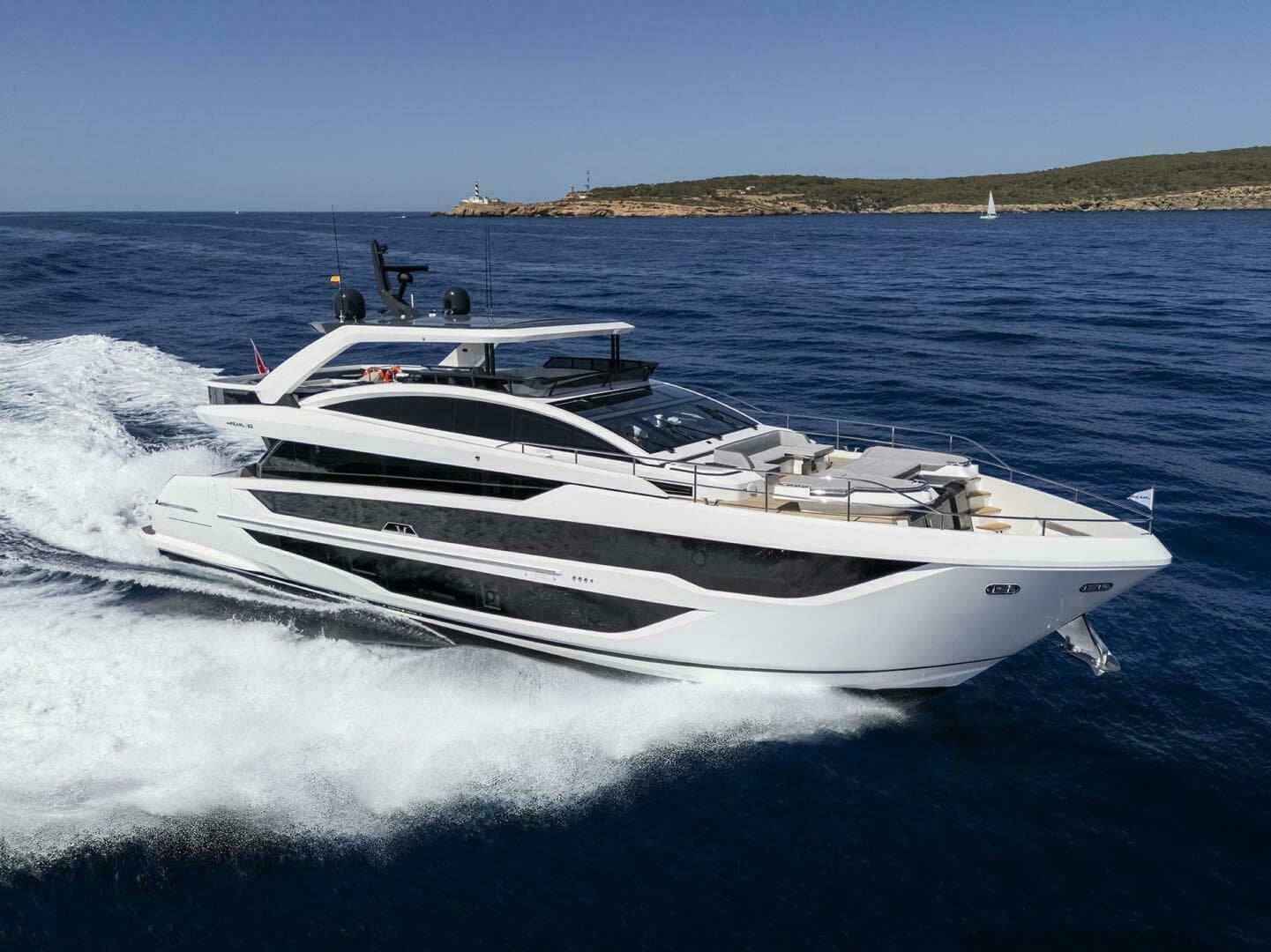 2026 Pearl 82 — 2026 · 82' · 5 Cabins · New