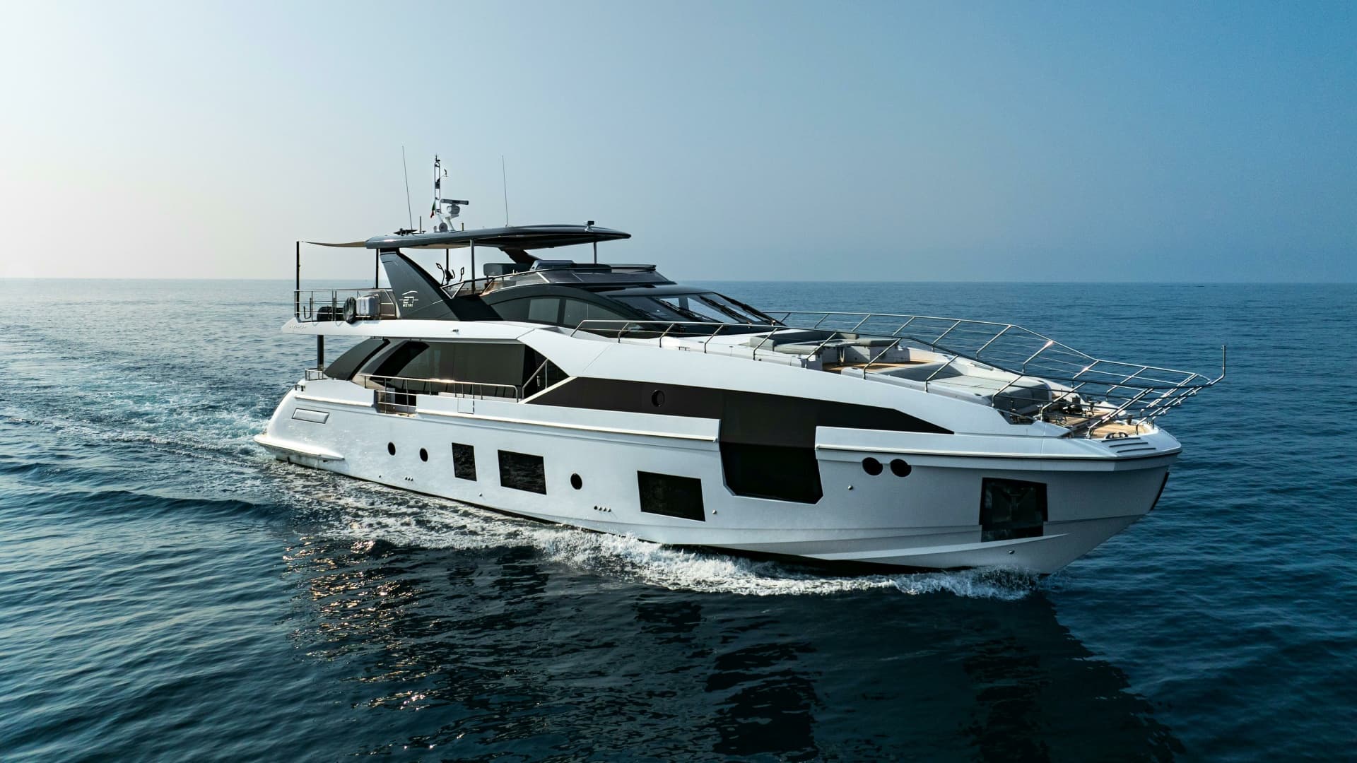 CHILLIN’ — 2020 · 88' · 5 Cabins · Pre-Owned