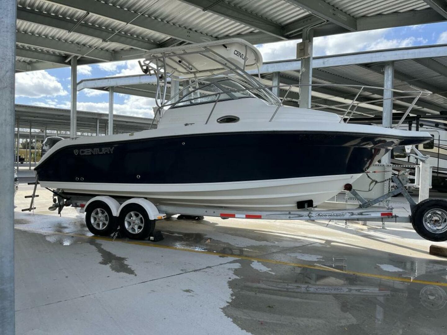 2006 Century 2400 Walk-Around — 2006 · 24' · Pre-Owned