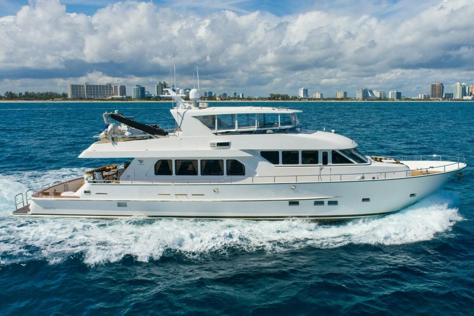SEAS TO SEE — 2006 · 29' · 4 Cabins · Pre-Owned