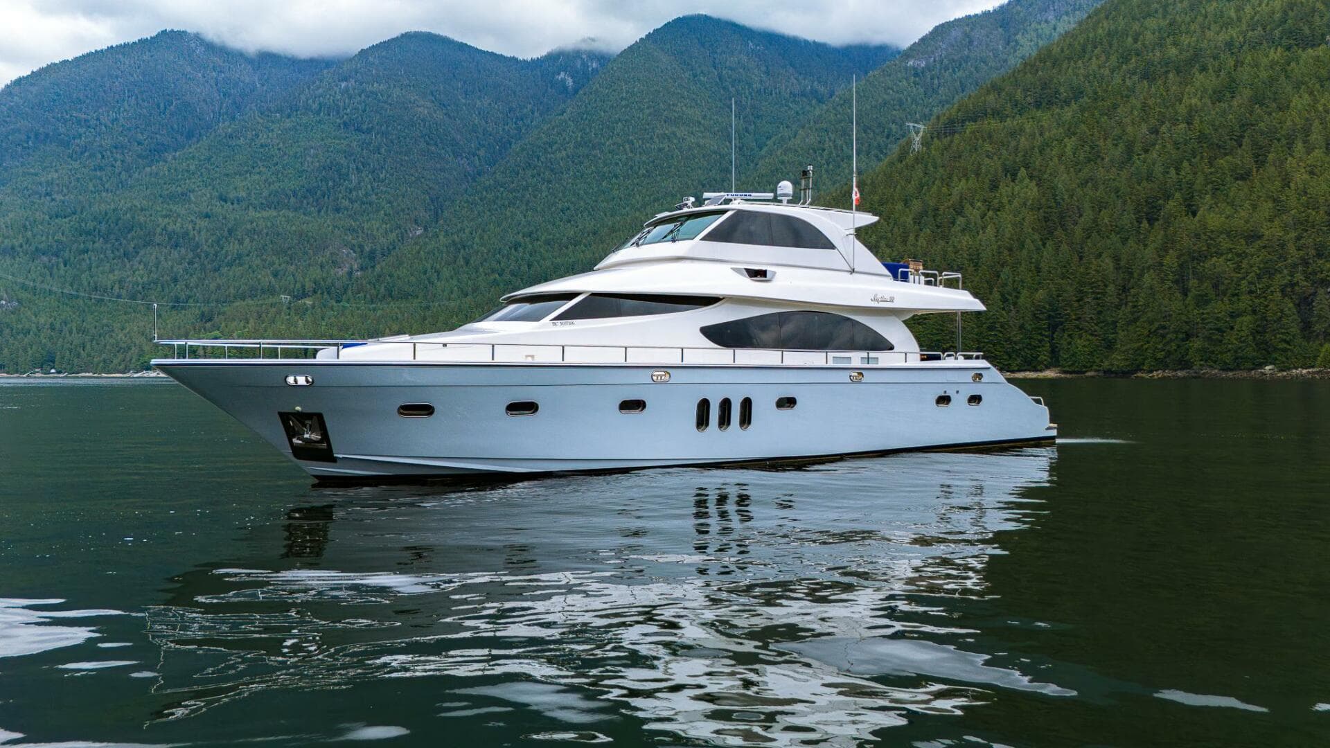 Miss Behaving — 2007 · 80' · 4 Cabins · Pre-Owned