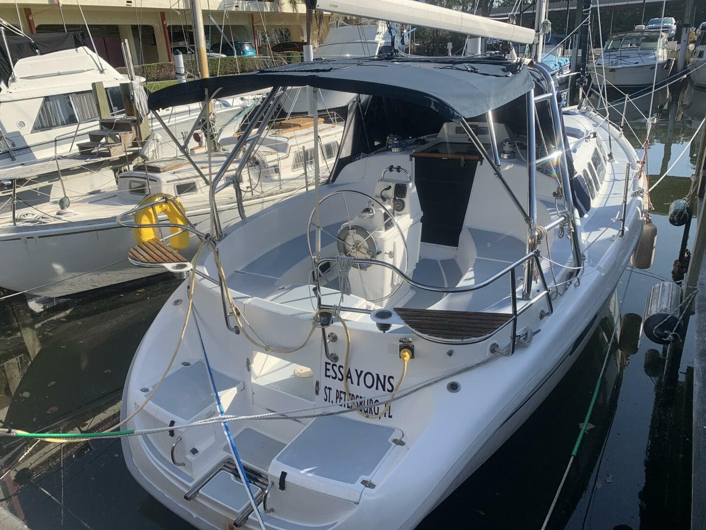 Essayons — 2001 · 34' · 2 Cabins · Pre-Owned