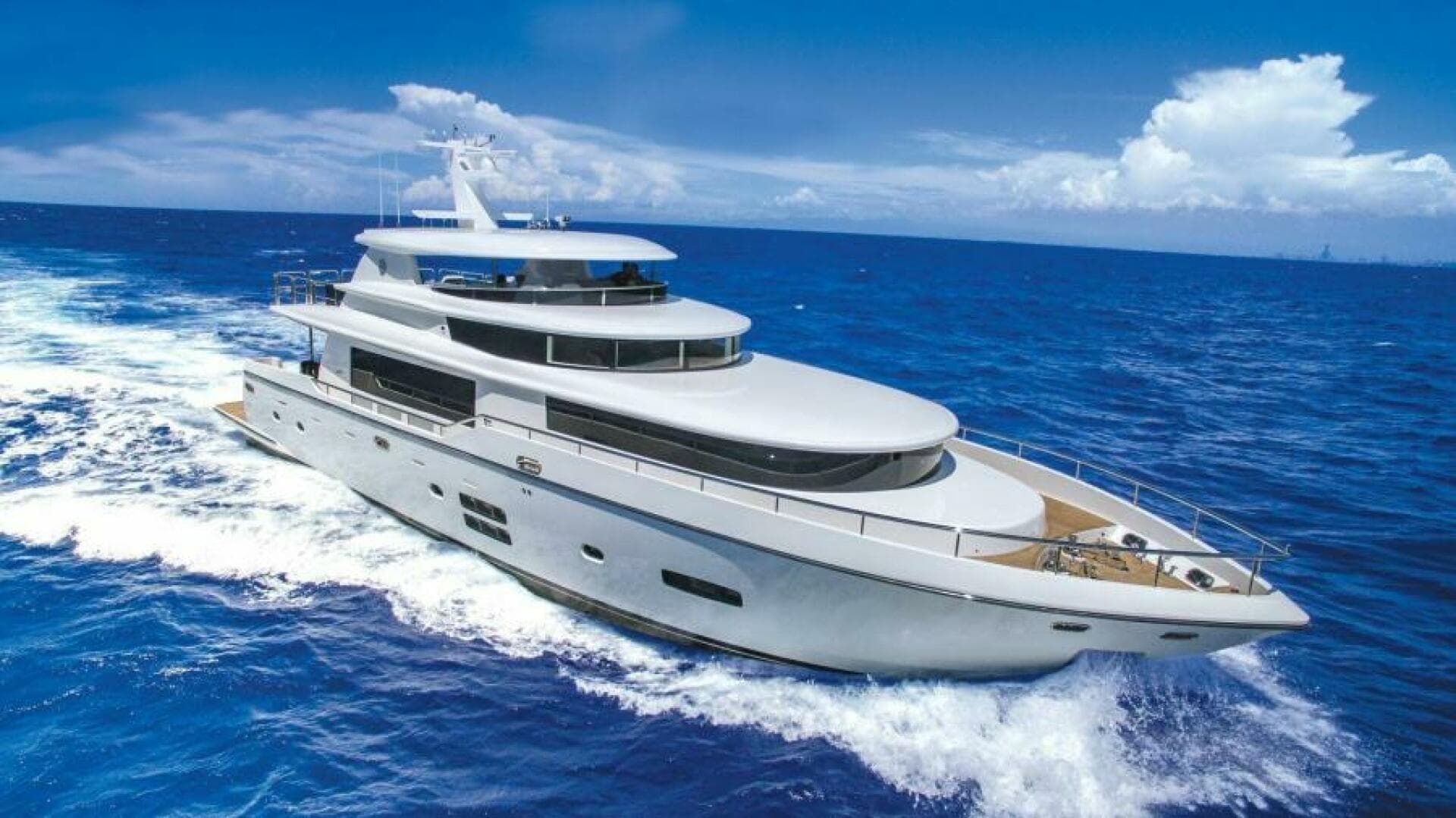 JOHNSON 93 OPEN FB — 2027 · 93' · 4 Cabins · New
