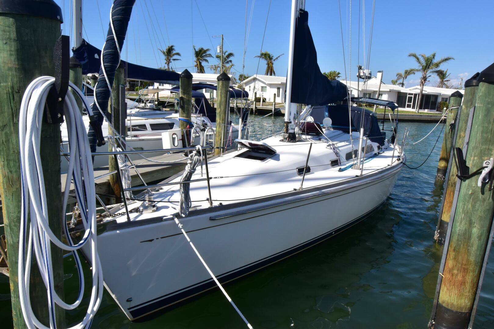 ZIA — 2004 · 39' · 3 Cabins · Pre-Owned