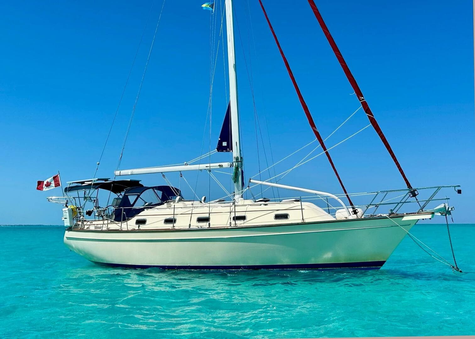 AFTIA — 1999 · 39' · 3 Cabins · Pre-Owned