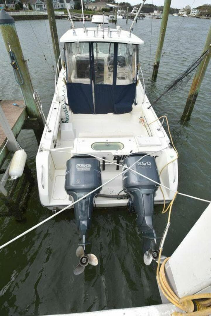 Bill Buster — 2005 · 30' · 2 Cabins · Pre-Owned