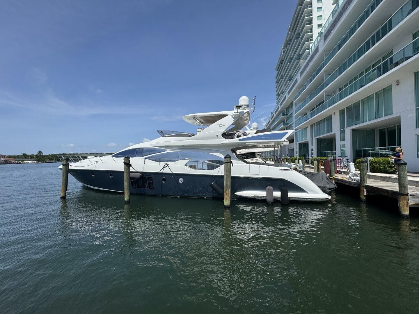 2014 Azimut Flybridge — 2014 · 70' · 4 Cabins · Pre-Owned