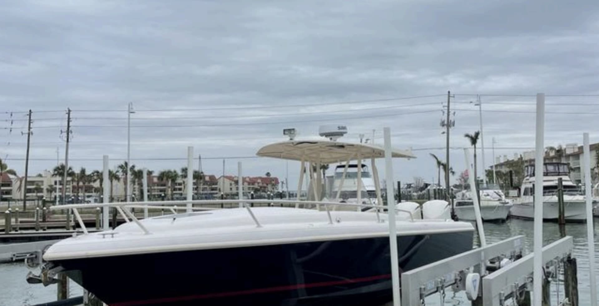 2008 Intrepid 323 Cuddy — 2008 · 32' · Pre-Owned