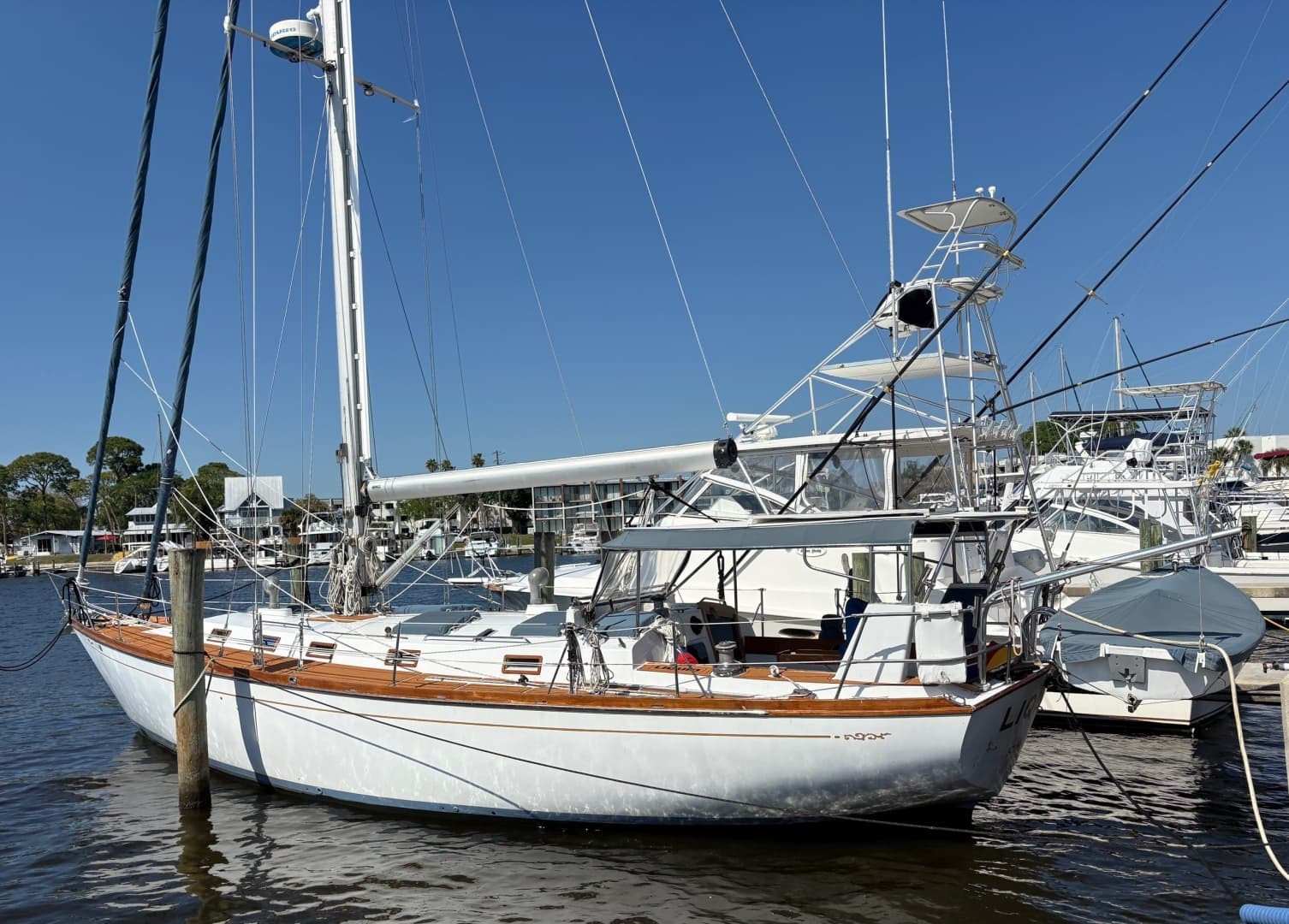 Liquid — 1980 · 44' · 2 Cabins · Pre-Owned