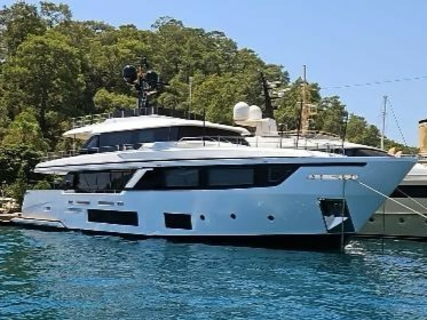 2023 Custom Line — 2023 · 93' · Pre-Owned