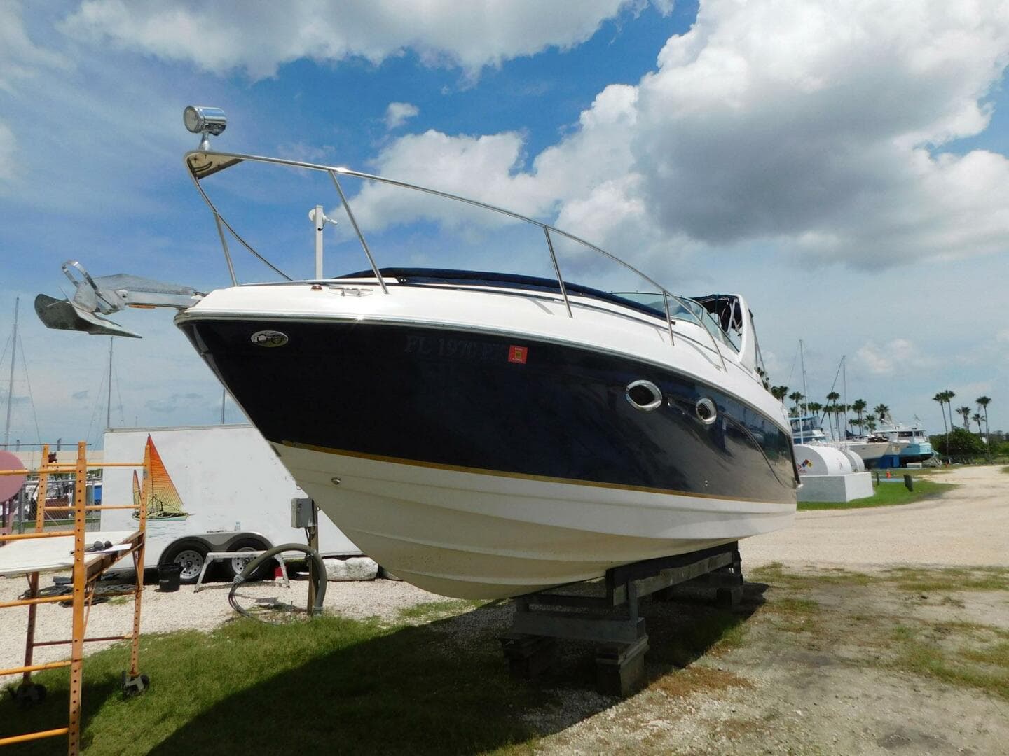 War Trophy — 2004 · 30' · 1 Cabin · Pre-Owned