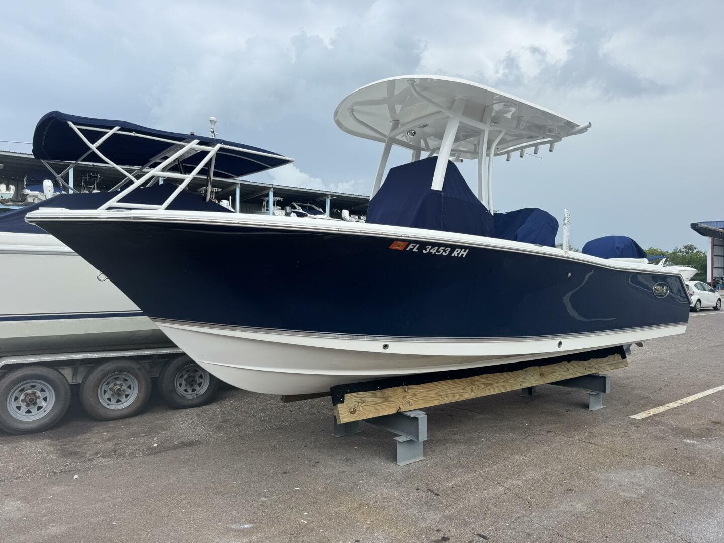 2017 Sea Hunt 235 Ultra SE — 2017 · 23' · Pre-Owned