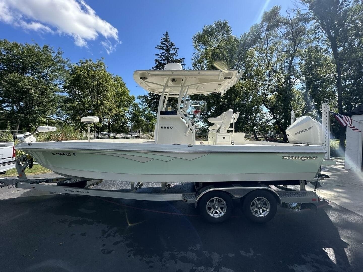2022 Ranger 2360 Bay — 2022 · 23' · Pre-Owned