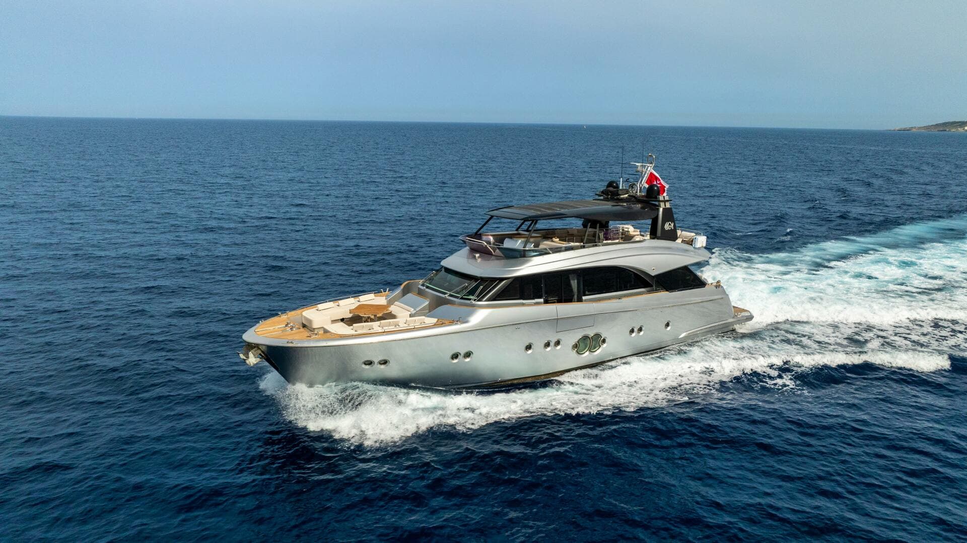 VENUS — 2013 · 86' · 4 Cabins · Pre-Owned