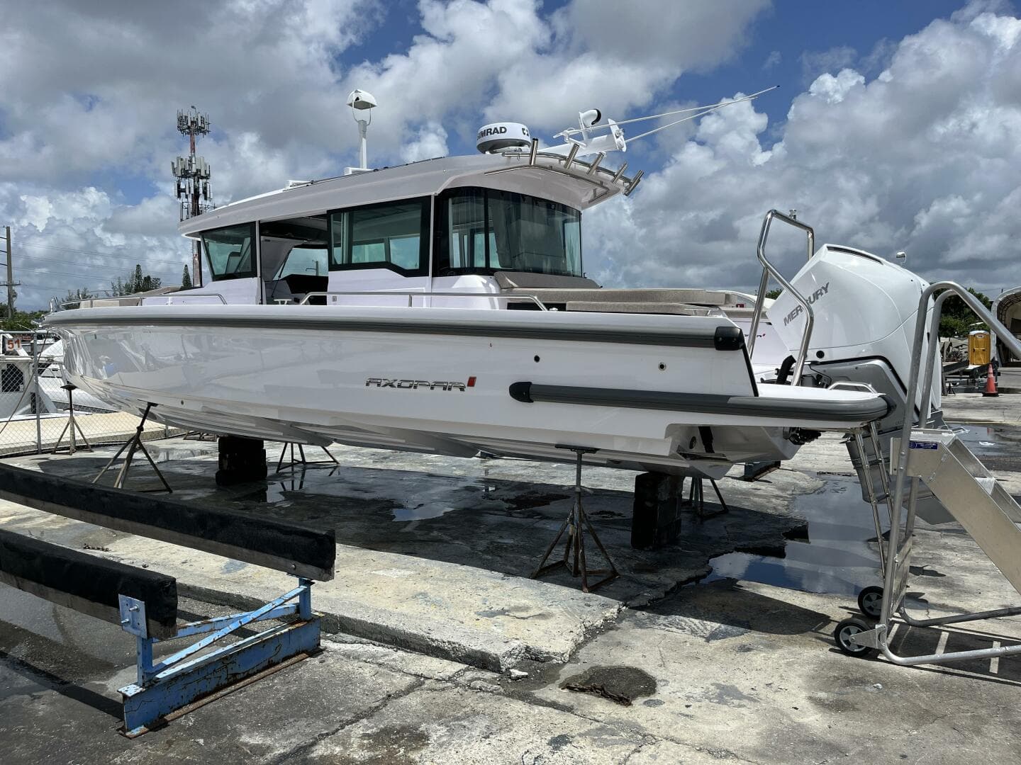 Axopar — 2024 · 37' · 2 Cabins · Pre-Owned