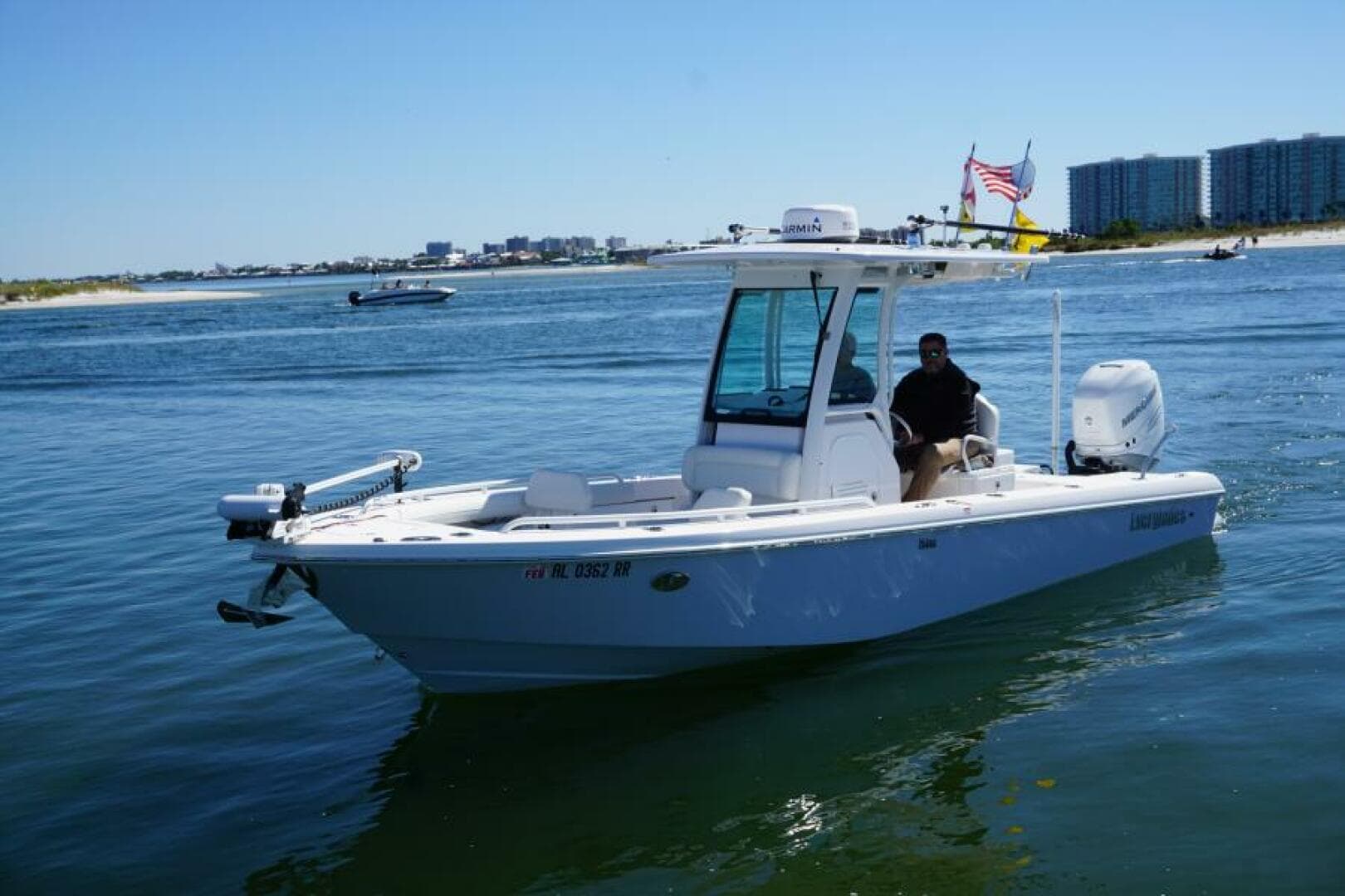 2022 Everglades 253 Center Console — 2022 · 26' · Pre-Owned