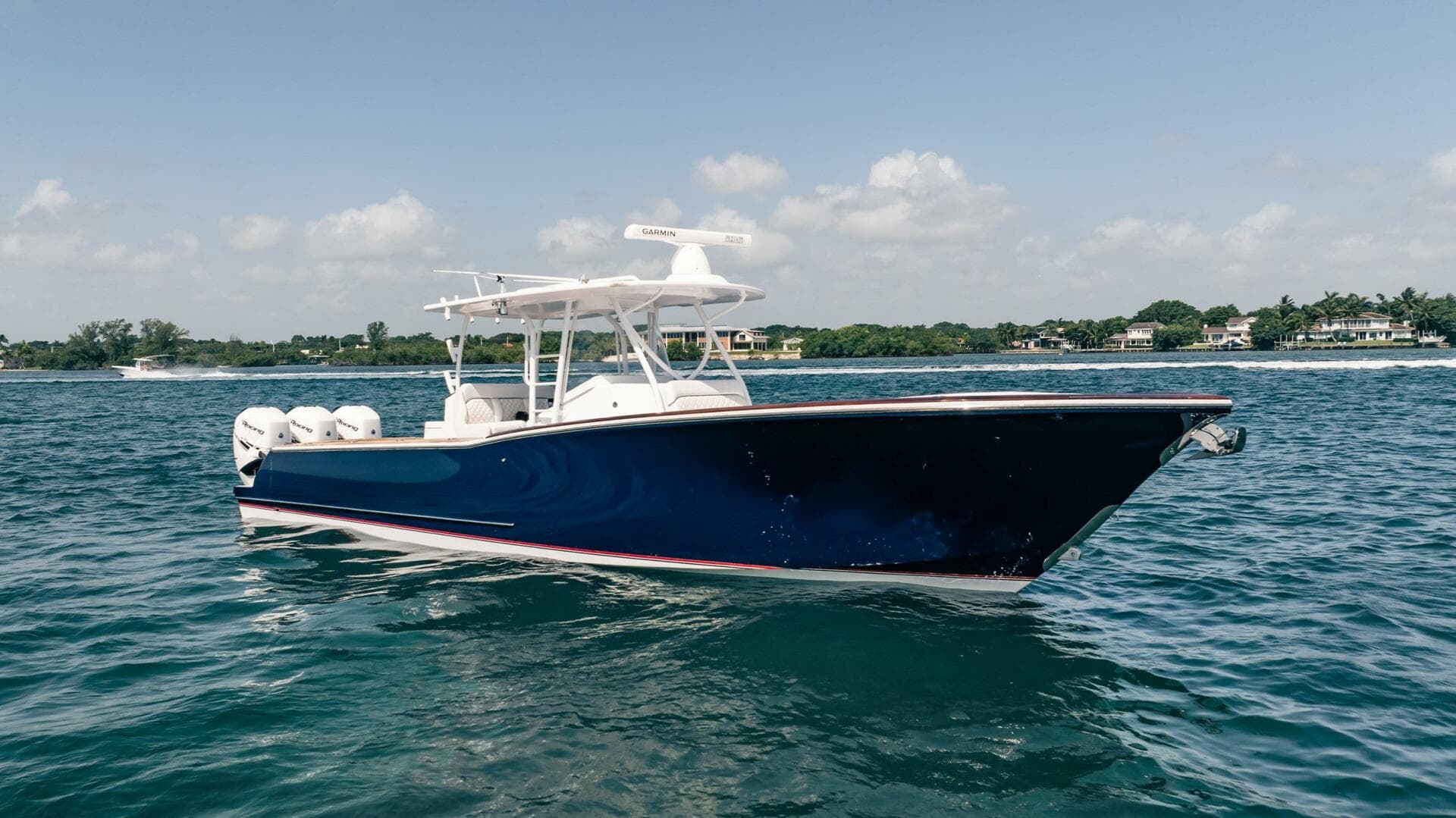 EFFORTLESS — 2018 · 37' · 1 Cabin · Pre-Owned