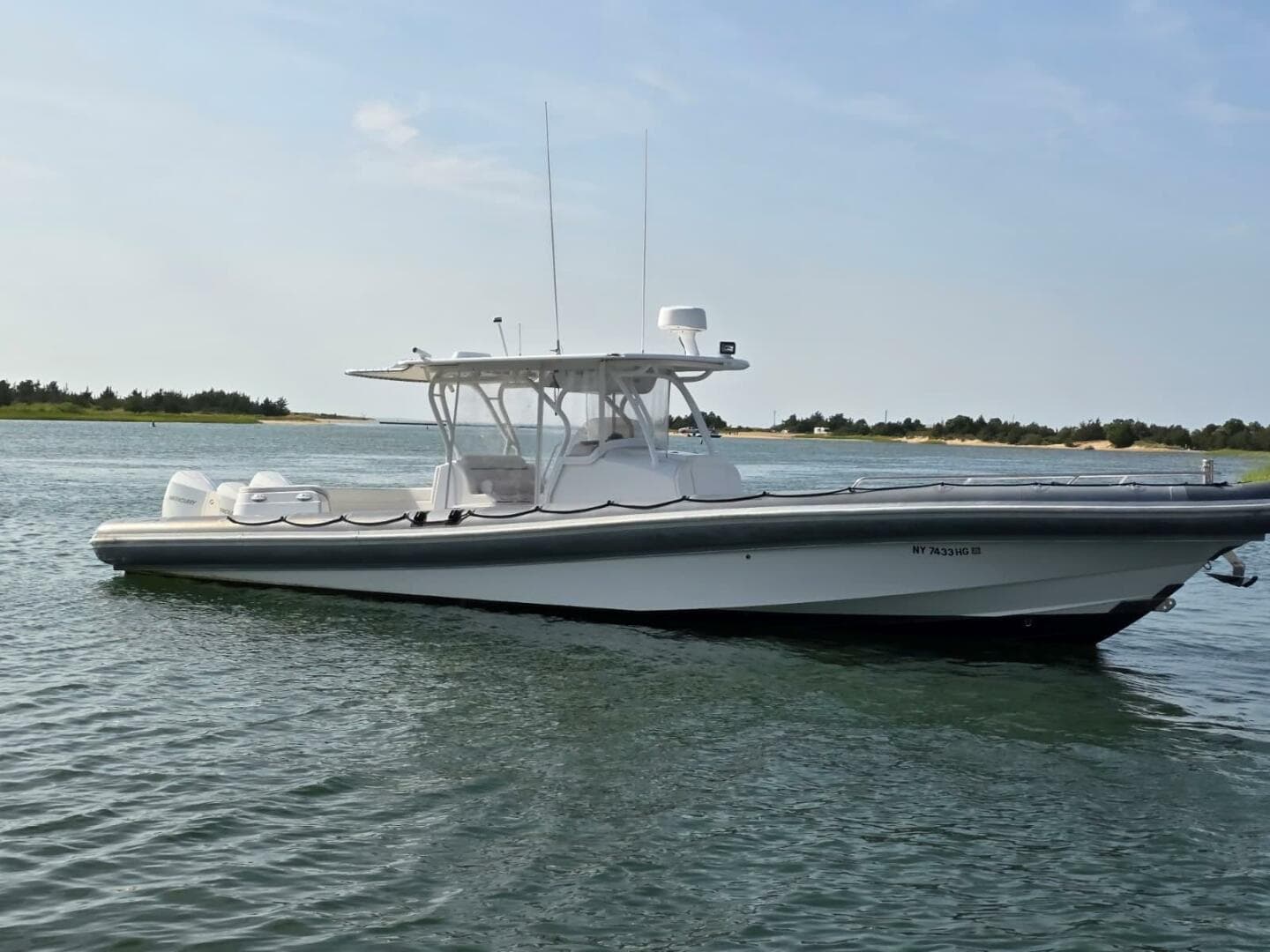Yellowfin — 2015 · 40' · Pre-Owned