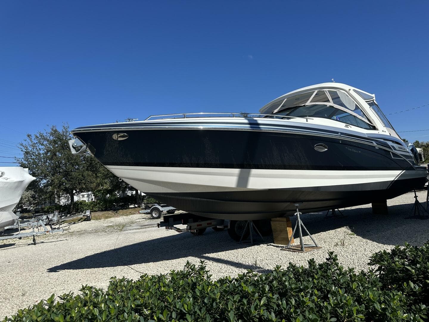 2021 Formula 350 Crossover Bowrider OB — 2021 · 37' · 1 Cabin · Pre-Owned
