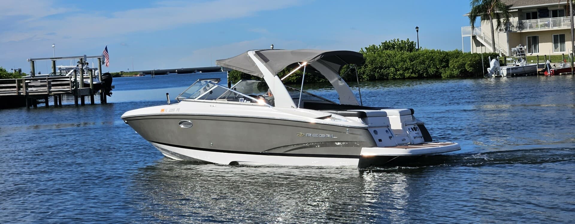 2010 Regal 2700 — 2010 · 28' · Pre-Owned