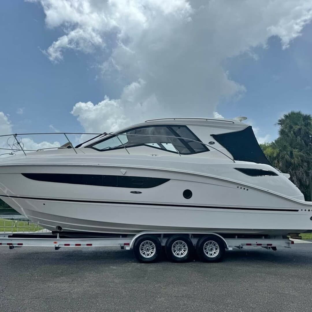2017 Sea Ray 350 Coupe — 2017 · 35' · Pre-Owned