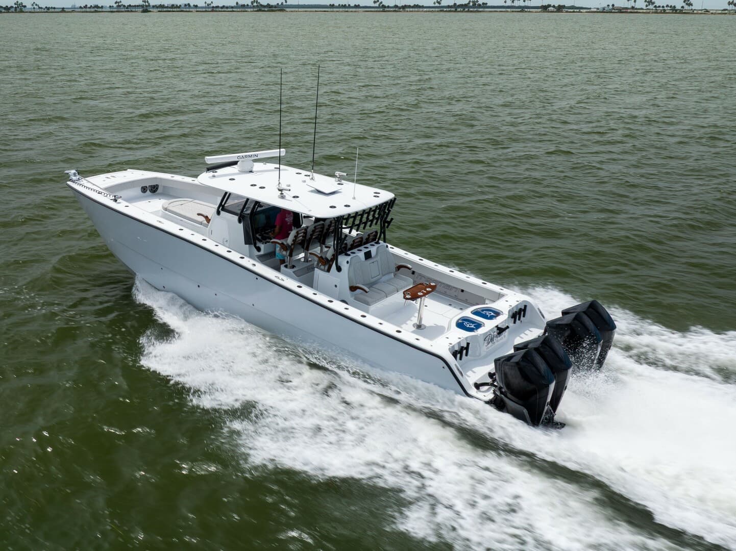 DOS HUEVOS — 2025 · 42' · Pre-Owned