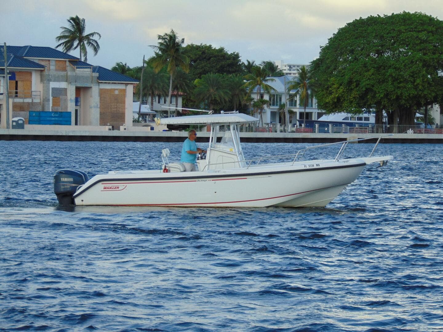 2001 Boston Whaler 26 Outrage — 2001 · 26' · Pre-Owned